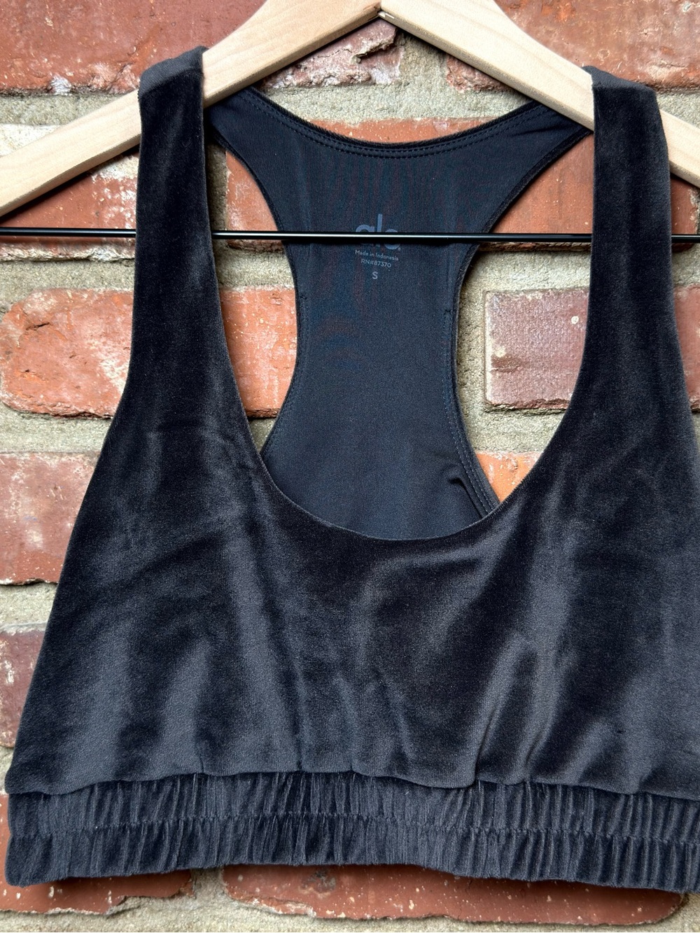 ALO Yoga Sports Bra Velour Glimmer Scoop Neck Black Size Small Racer Back